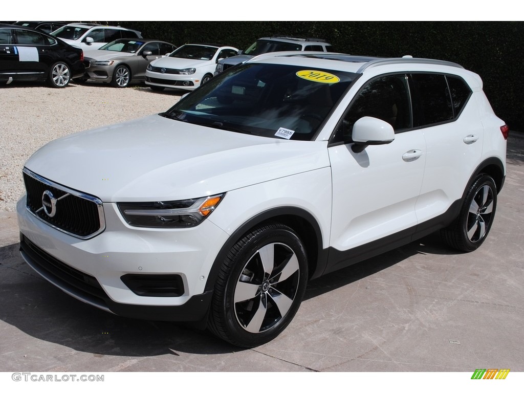 2019 Volvo XC40 T5 Momentum AWD Exterior Photos
