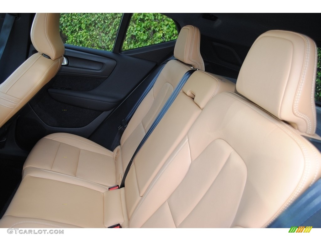 Blond Interior 2019 Volvo XC40 T5 Momentum AWD Photo #138470319