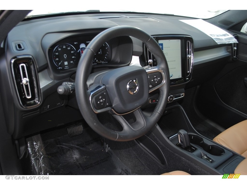 2019 Volvo XC40 T5 Momentum AWD Blond Dashboard Photo #138470384
