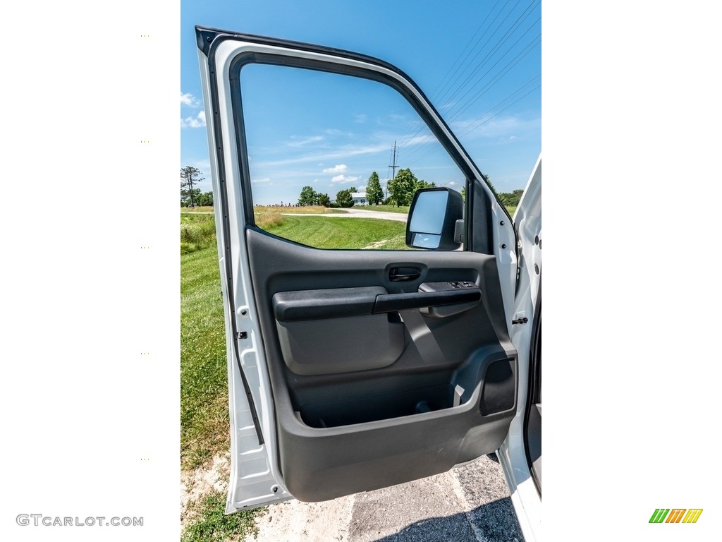 2016 Nissan NV 2500 HD SV Cargo Door Panel Photos