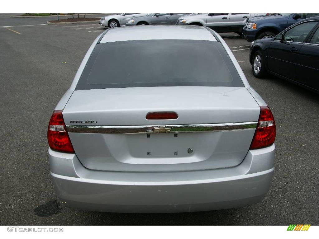 2005 Malibu Sedan - Galaxy Silver Metallic / Gray photo #5