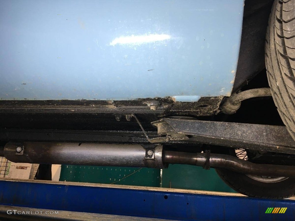 1970 Jaguar E-Type XKE 4.2 Roadster Undercarriage Photos