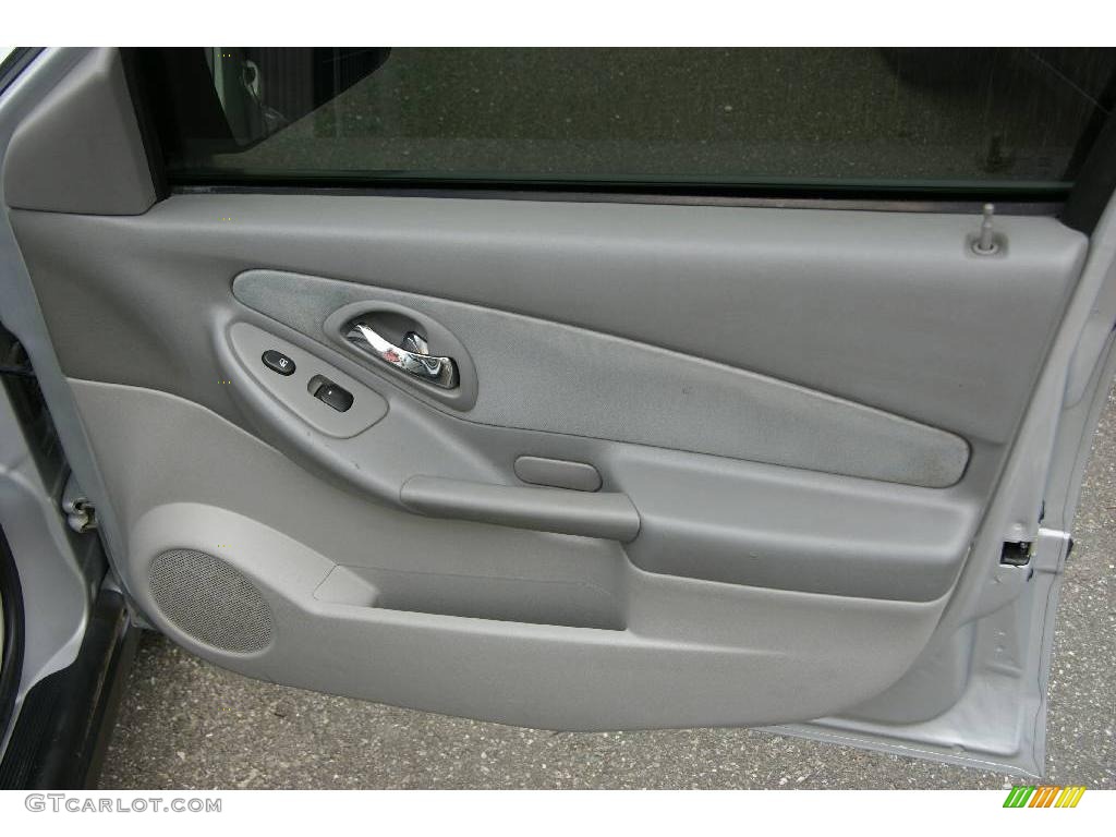 2005 Malibu Sedan - Galaxy Silver Metallic / Gray photo #16