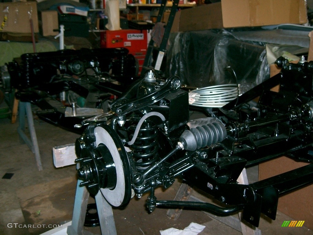 1972 Triumph TR6 Standard TR6 Model Undercarriage Photo #138508968