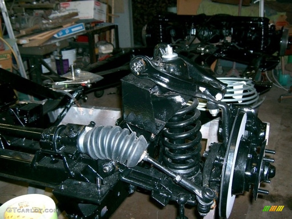 1972 Triumph TR6 Standard TR6 Model Undercarriage Photo #138508980