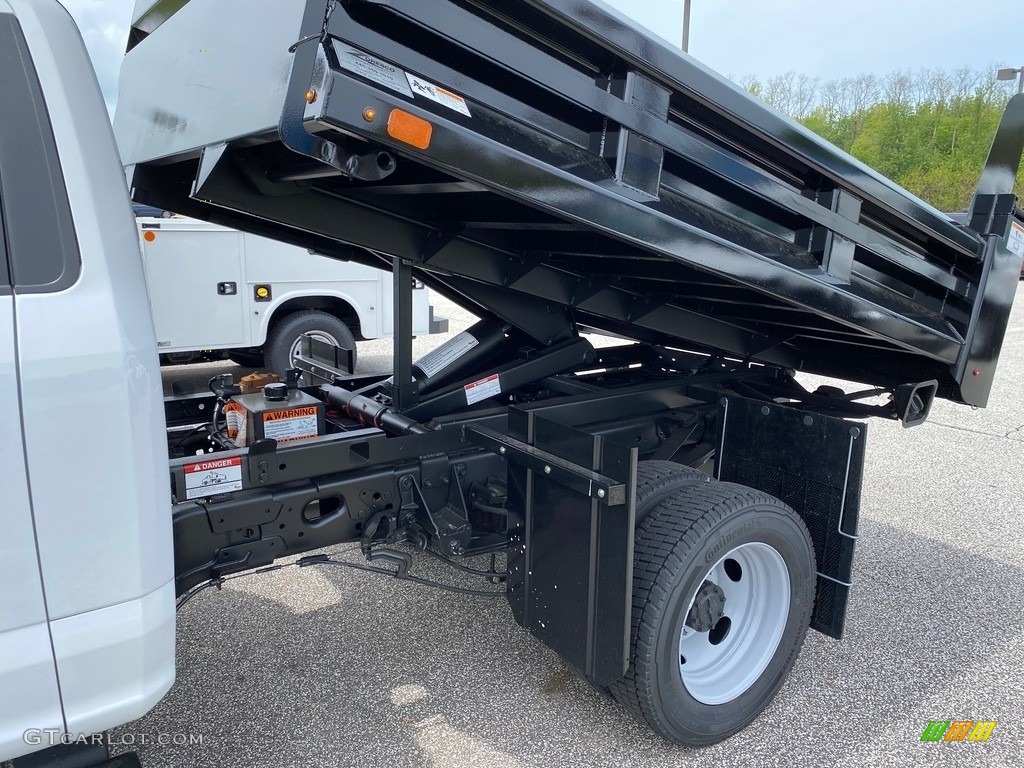 2020 F550 Super Duty XL Crew Cab 4x4 Dump Truck - Oxford White / Earth Gray photo #4