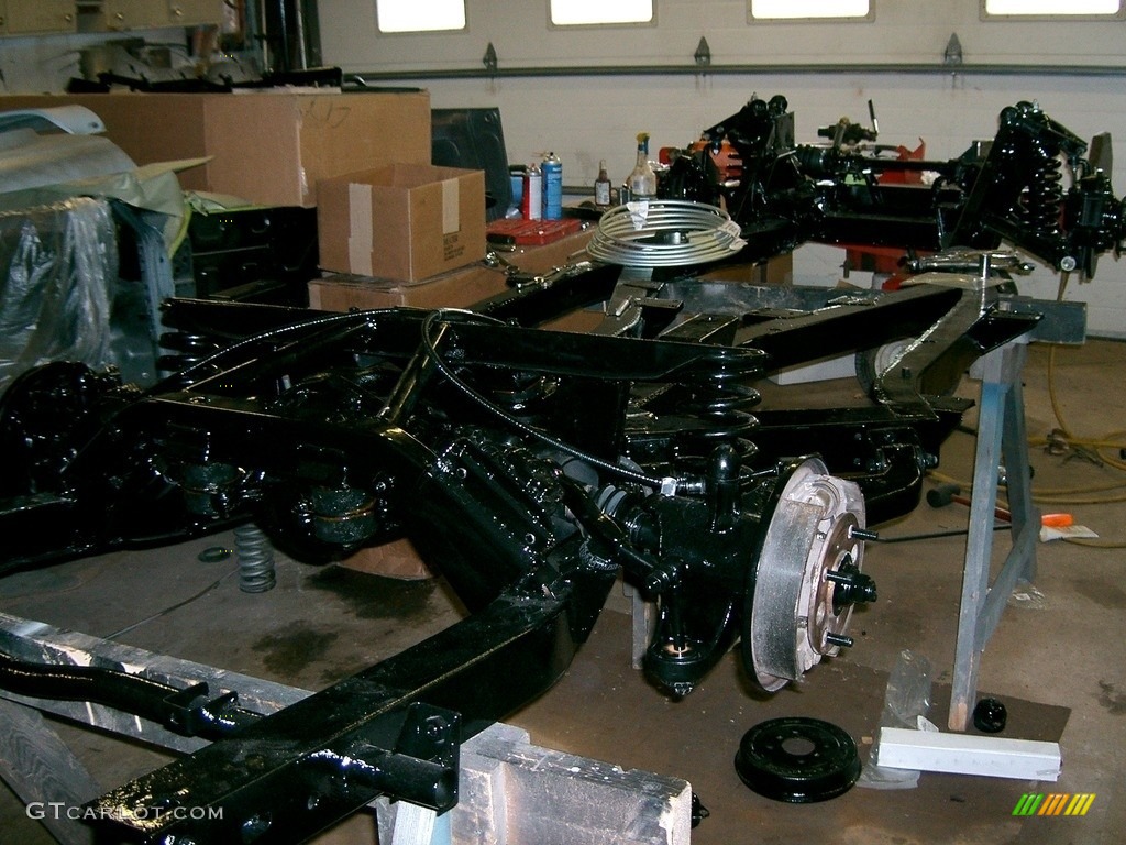 1972 Triumph TR6 Standard TR6 Model Undercarriage Photo #138509184