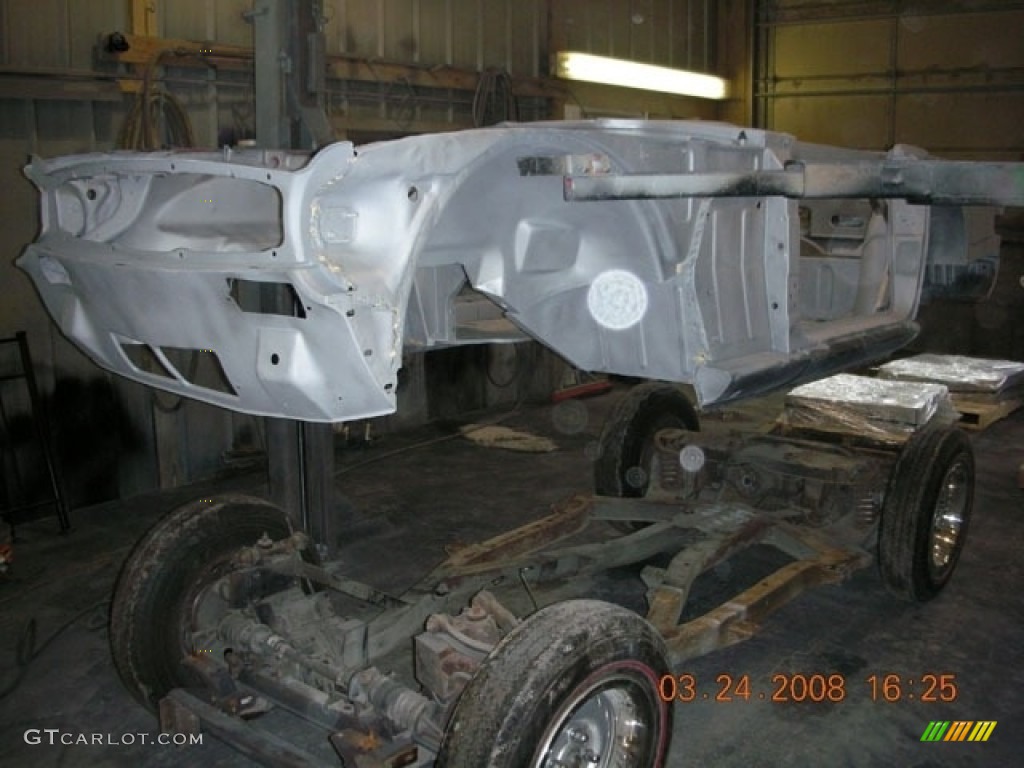 1972 Triumph TR6 Standard TR6 Model Undercarriage Photos