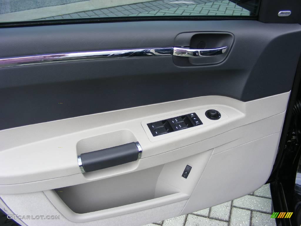 2007 300 C SRT Design - Brilliant Black / Dark Slate Gray/Light Graystone photo #13
