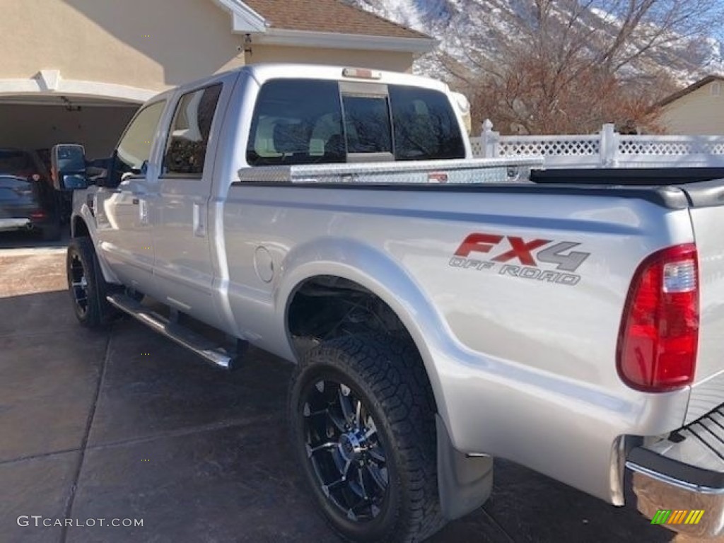 2010 F350 Super Duty Lariat Crew Cab 4x4 - Ingot Silver Metallic / Medium Stone photo #5