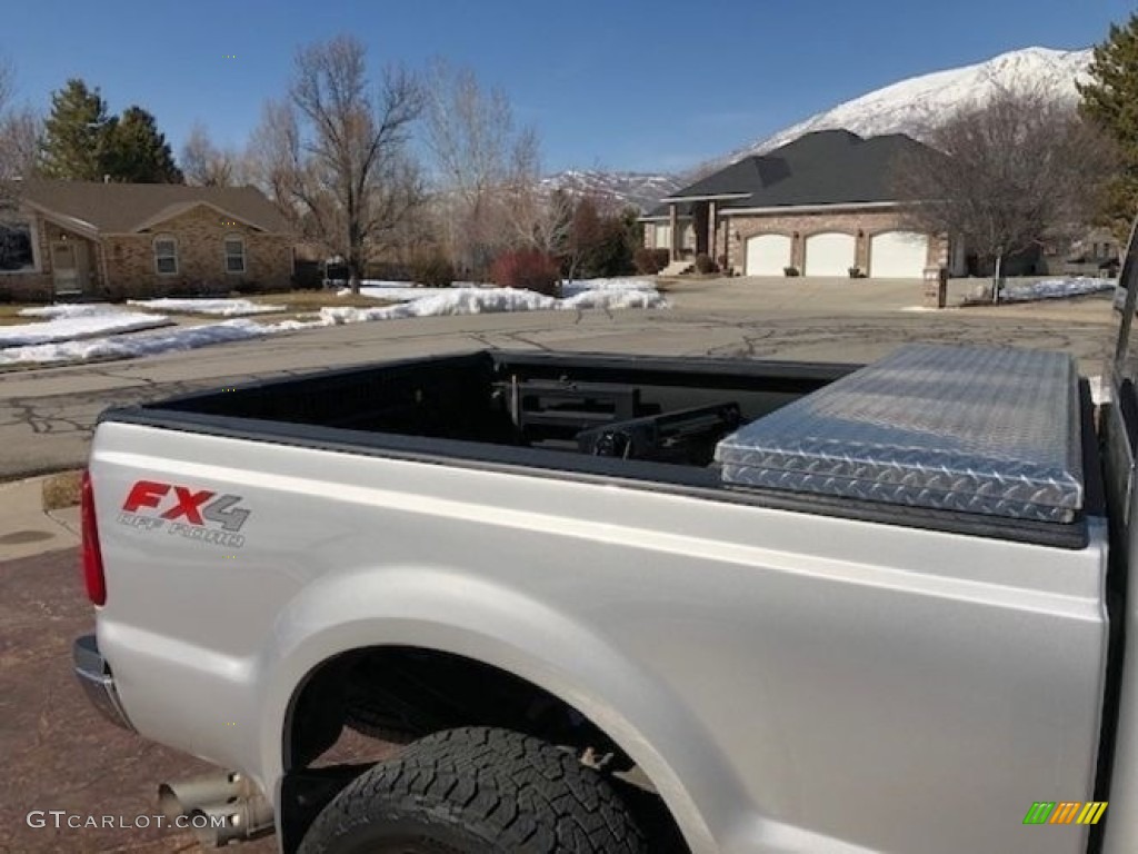 2010 F350 Super Duty Lariat Crew Cab 4x4 - Ingot Silver Metallic / Medium Stone photo #11