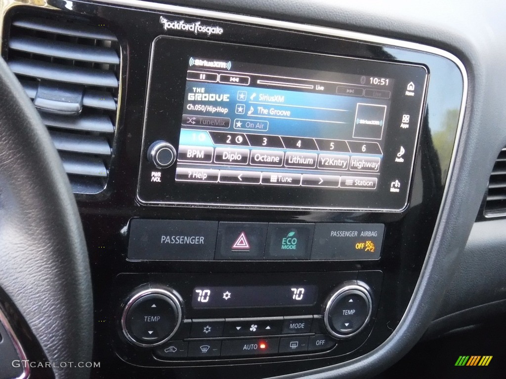 2017 Mitsubishi Outlander SEL S-AWC Controls Photo #138511416