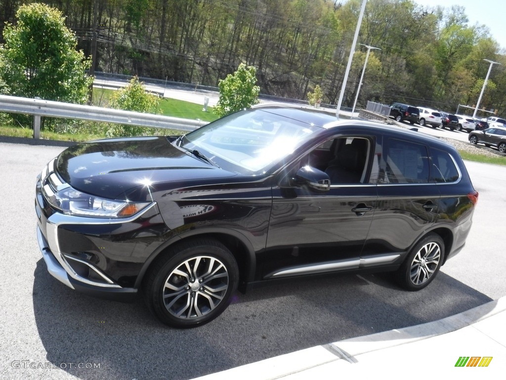 Labrador Black Metallic 2017 Mitsubishi Outlander SEL S-AWC Exterior Photo #138511635