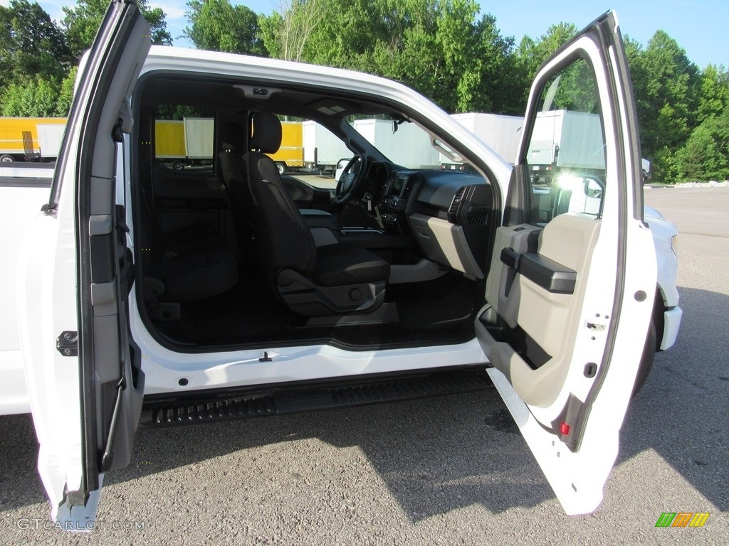 2017 F150 XL SuperCab - Oxford White / Earth Gray photo #25