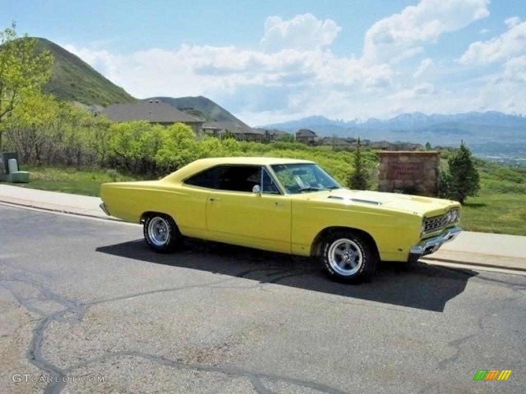 Yellow 1968 Plymouth Roadrunner Coupe Exterior Photo #138512478