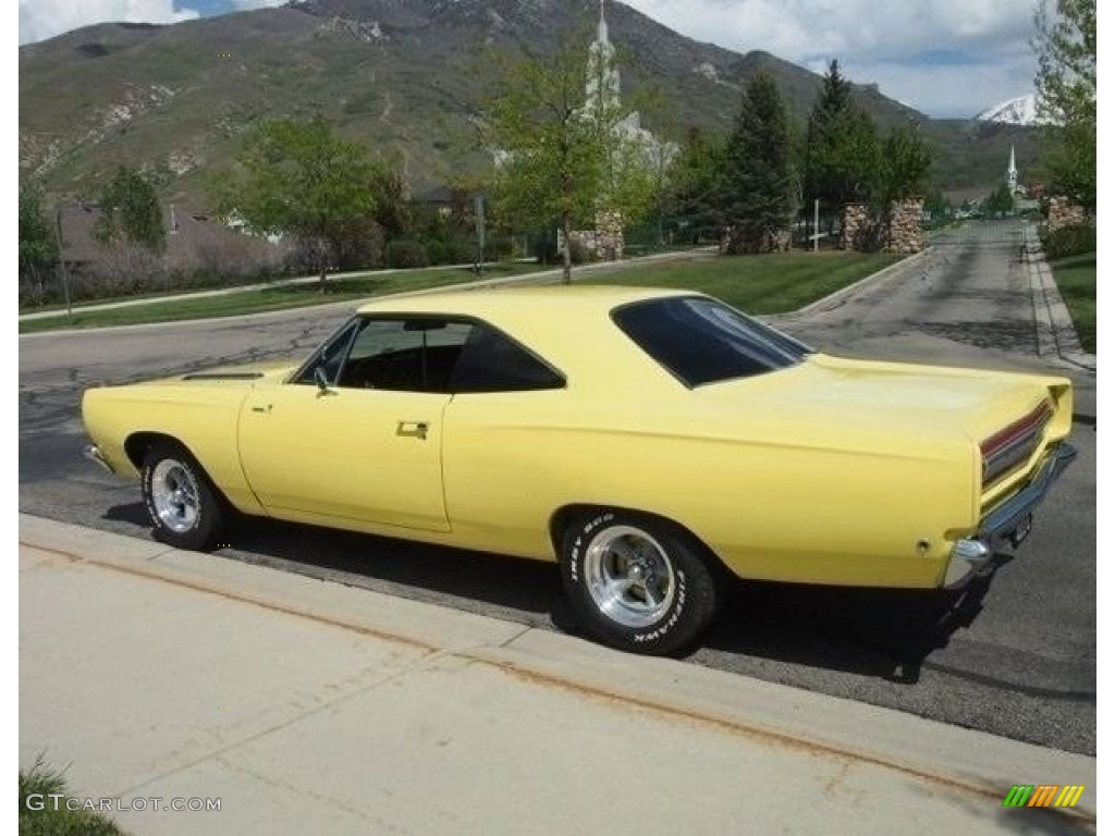 Yellow 1968 Plymouth Roadrunner Coupe Exterior Photo #138512595