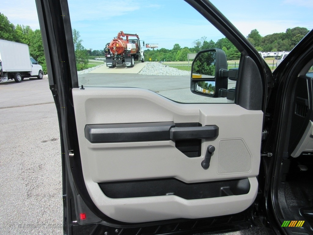 2017 Ford F250 Super Duty XL SuperCab Medium Earth Gray Door Panel Photo #138514938
