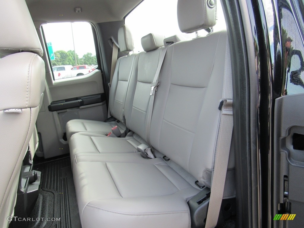 Medium Earth Gray Interior 2017 Ford F250 Super Duty XL SuperCab Photo #138515037