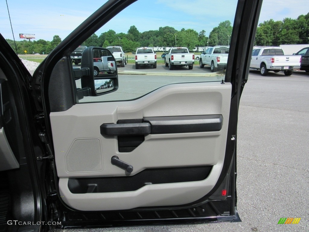 2017 Ford F250 Super Duty XL SuperCab Medium Earth Gray Door Panel Photo #138515385