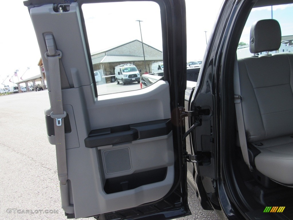 2017 Ford F250 Super Duty XL SuperCab Door Panel Photos