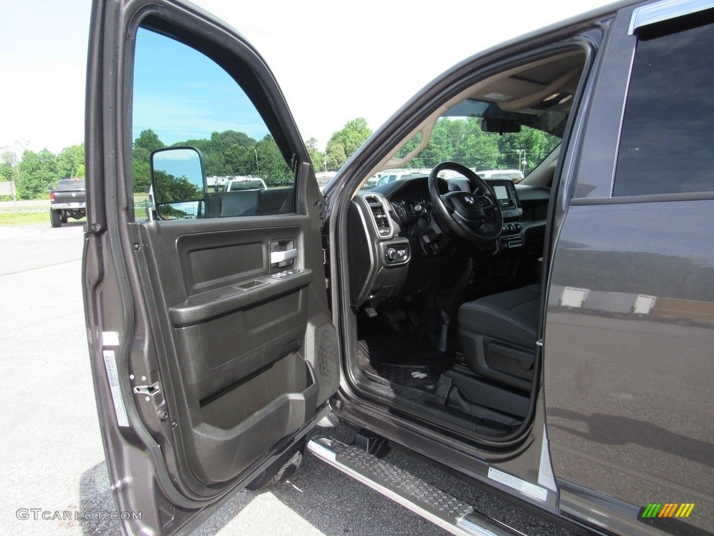 2019 5500 Tradesman Crew Cab 4x4 Chassis - Black / Black/Diesel Gray photo #18