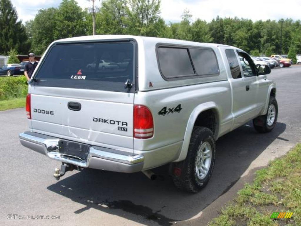 2004 Dakota SLT Club Cab 4x4 - Bright Silver Metallic / Dark Slate Gray photo #4