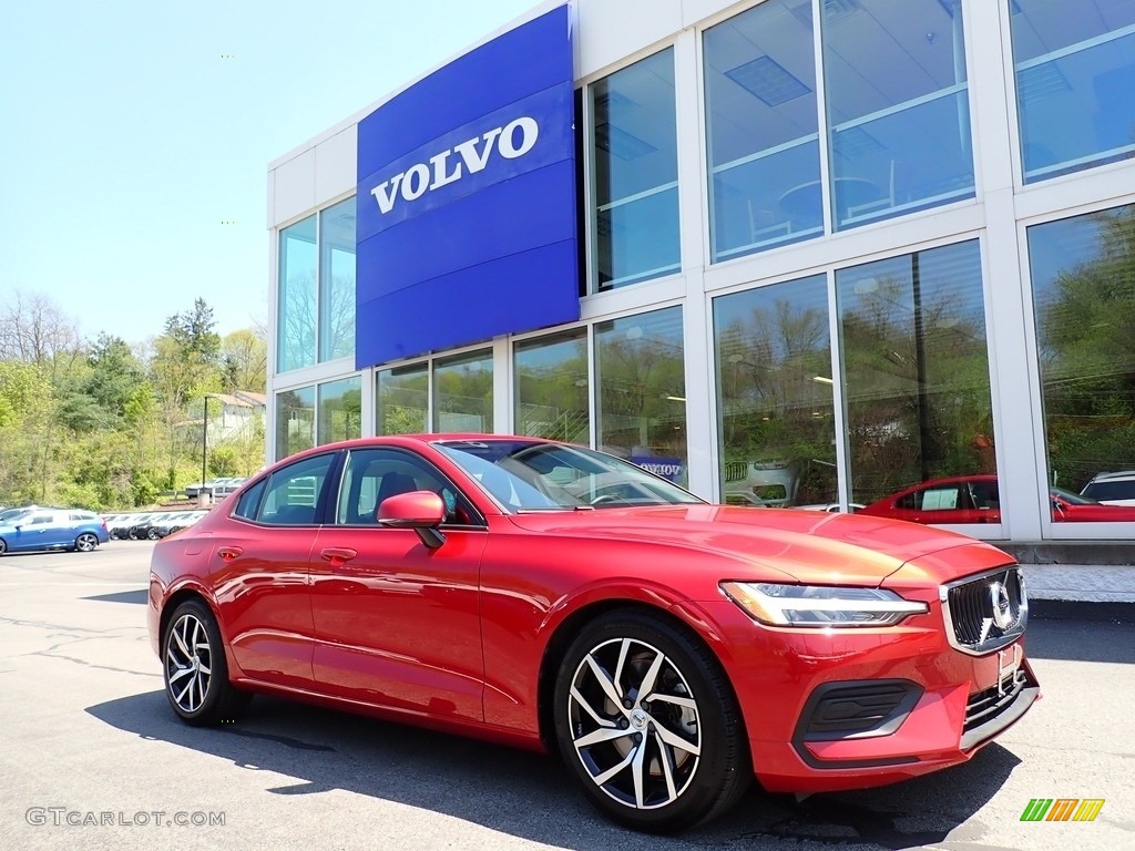 2020 S60 T6 AWD Momentum - Fusion Red Metallic / Charcoal photo #1