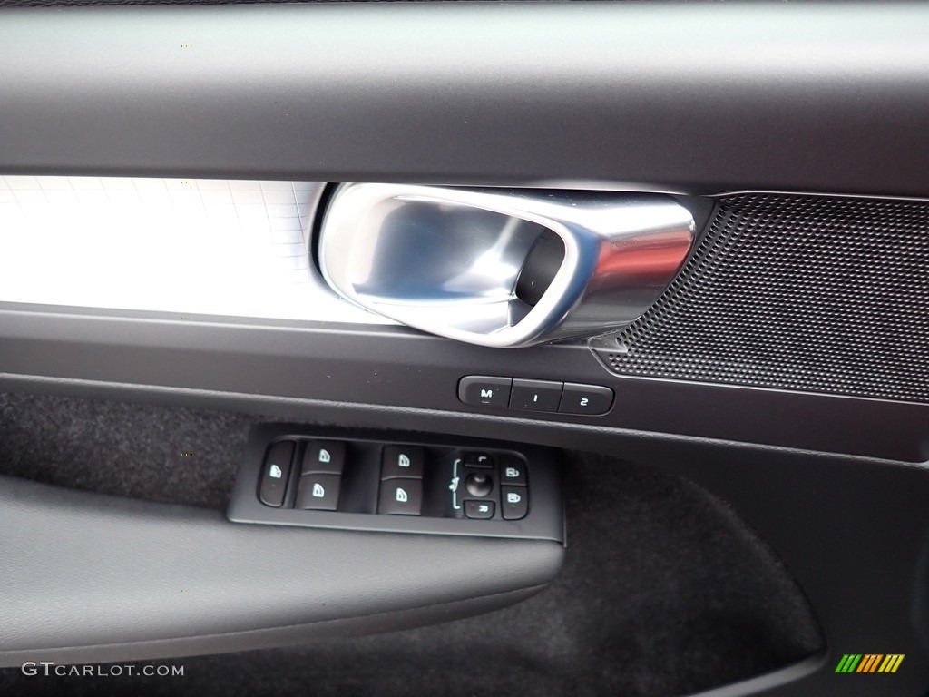 2019 XC40 T5 Momentum AWD - Black Stone / Oxide Red photo #14