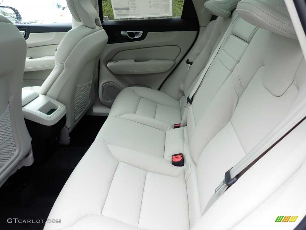 2020 Volvo XC60 T6 AWD Momentum Rear Seat Photo #138527151