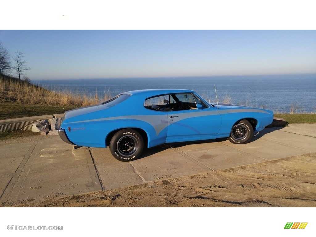 Blue Sky 1968 Pontiac GTO Hardtop Coupe Exterior Photo #138527166