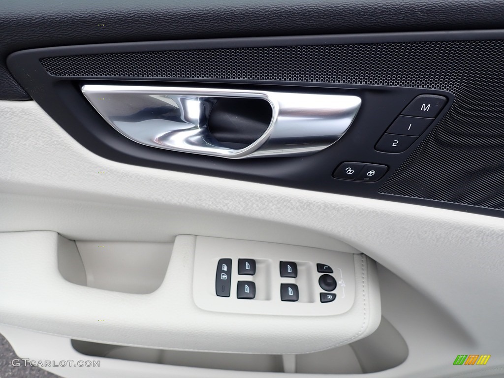 2020 Volvo XC60 T6 AWD Momentum Blonde Door Panel Photo #138527196