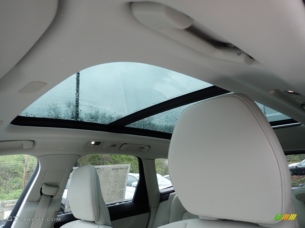 2020 Volvo XC60 T6 AWD Momentum Sunroof Photo #138527237