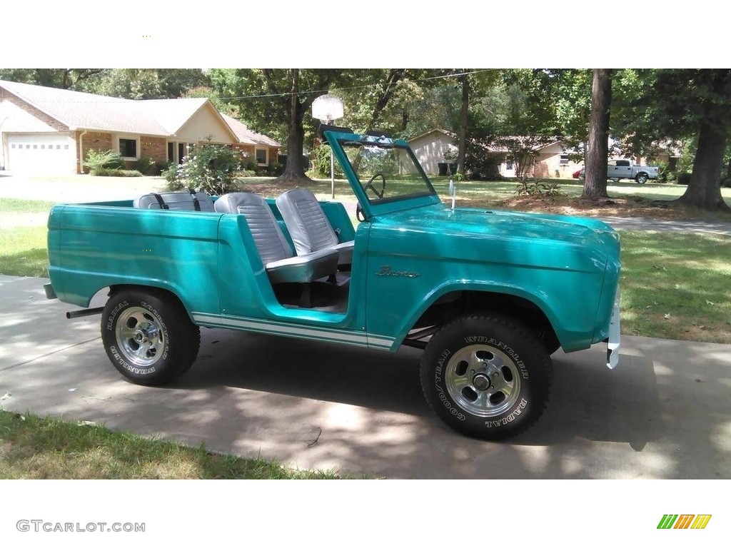 Caribbean Turquoise 1966 Ford Bronco Roadster Exterior Photo #138527586