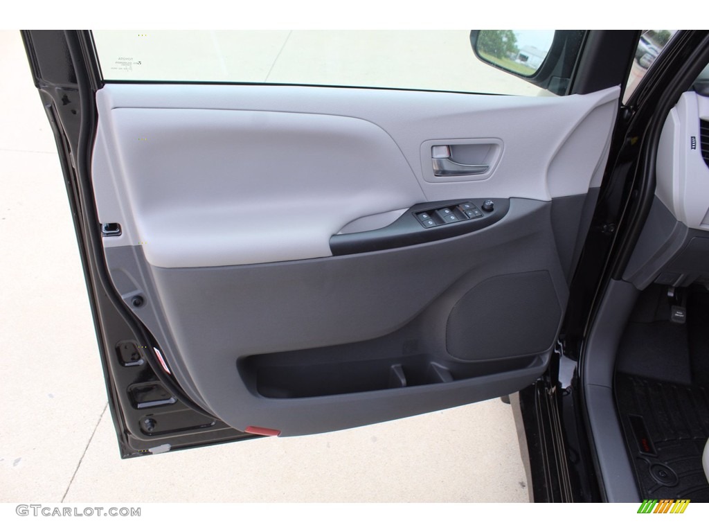 2020 Sienna LE - Midnight Black Metallic / Ash photo #10