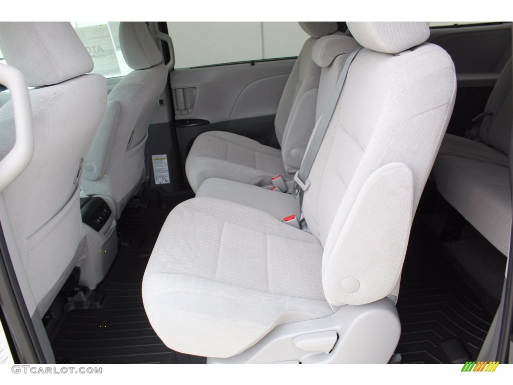 2020 Sienna LE - Midnight Black Metallic / Ash photo #19