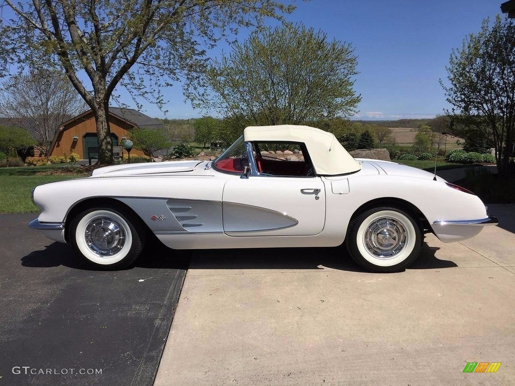 Ermine White 1960 Chevrolet Corvette Convertible Soft Top Exterior Photo #138533304