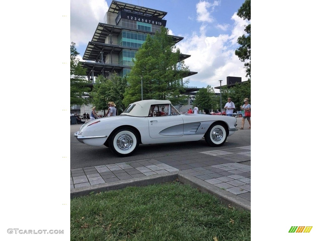Ermine White 1960 Chevrolet Corvette Convertible Soft Top Exterior Photo #138533334