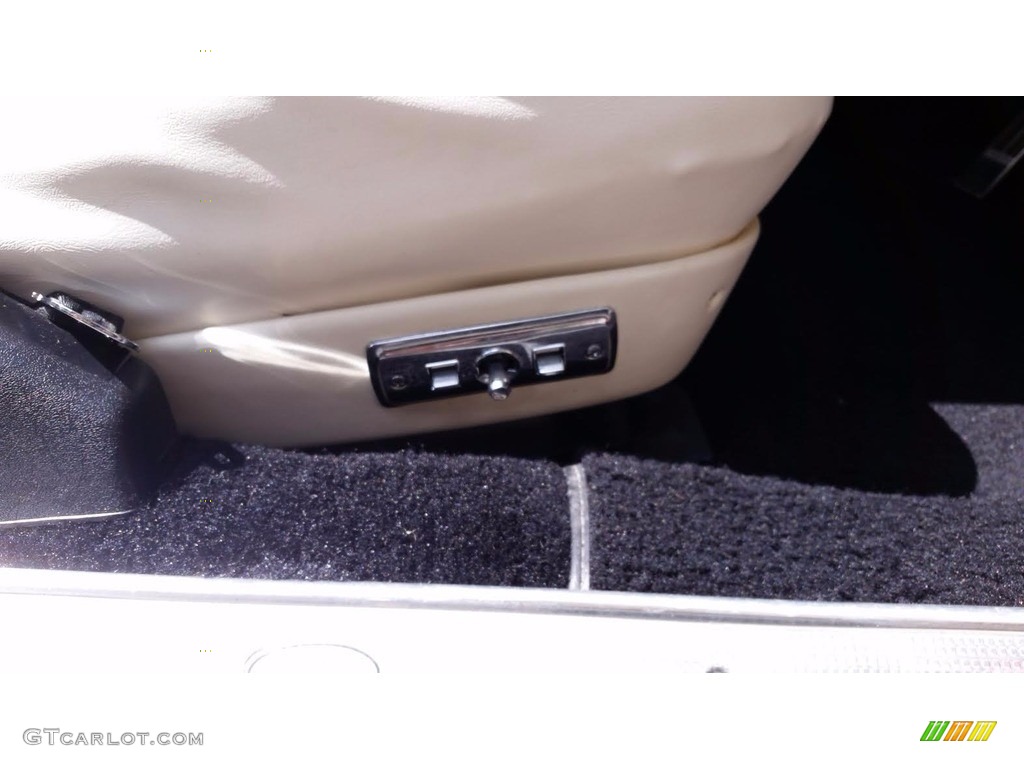 1975 Cadillac Eldorado Convertible Front Seat Photo #138533835