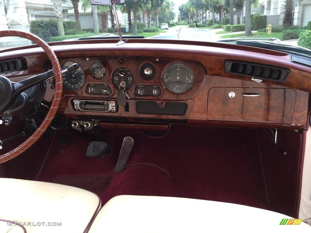 1964 Rolls-Royce Silver Cloud III 4 Door Saloon Wilberry/Magnolia Dashboard Photo #138534807