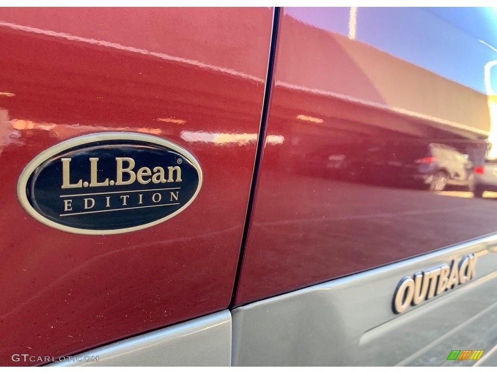 2002 Subaru Legacy L Wagon Marks and Logos Photos