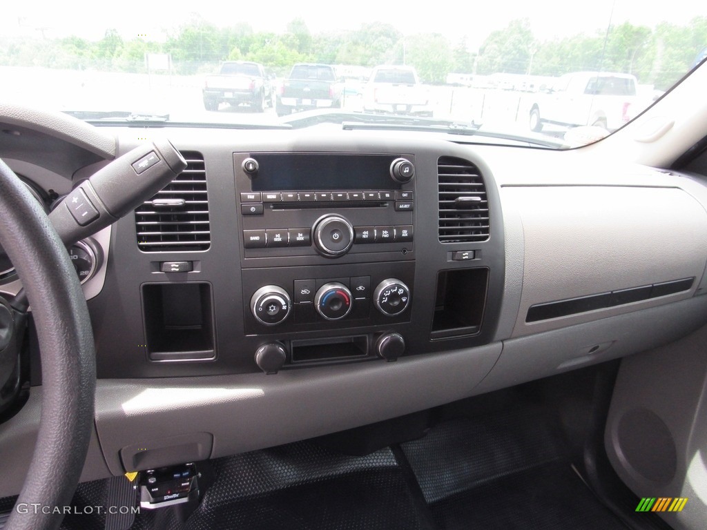 2013 Chevrolet Silverado 3500HD WT Crew Cab 4x4 Controls Photo #138536778