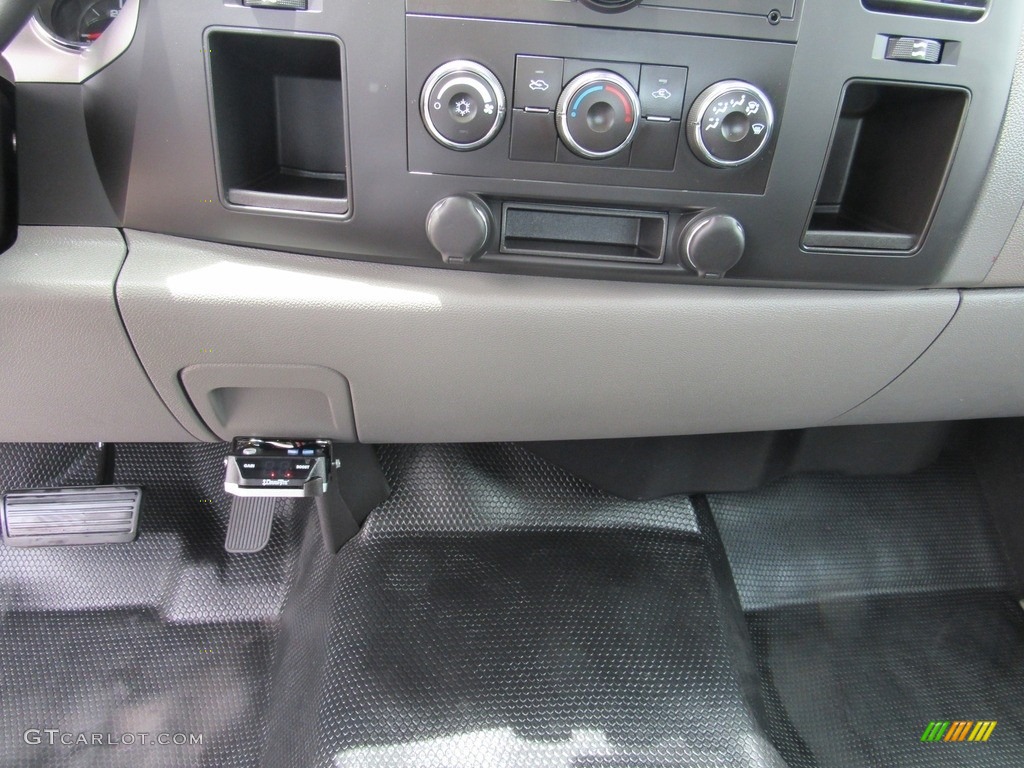 2013 Chevrolet Silverado 3500HD WT Crew Cab 4x4 Controls Photo #138536853