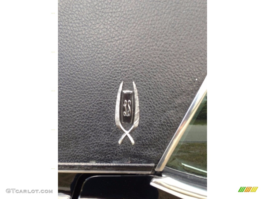 1974 Oldsmobile Ninety Eight Regency Sedan Marks and Logos Photo #138537087