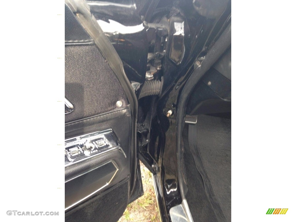 1974 Oldsmobile Ninety Eight Regency Sedan Black Door Panel Photo #138537141