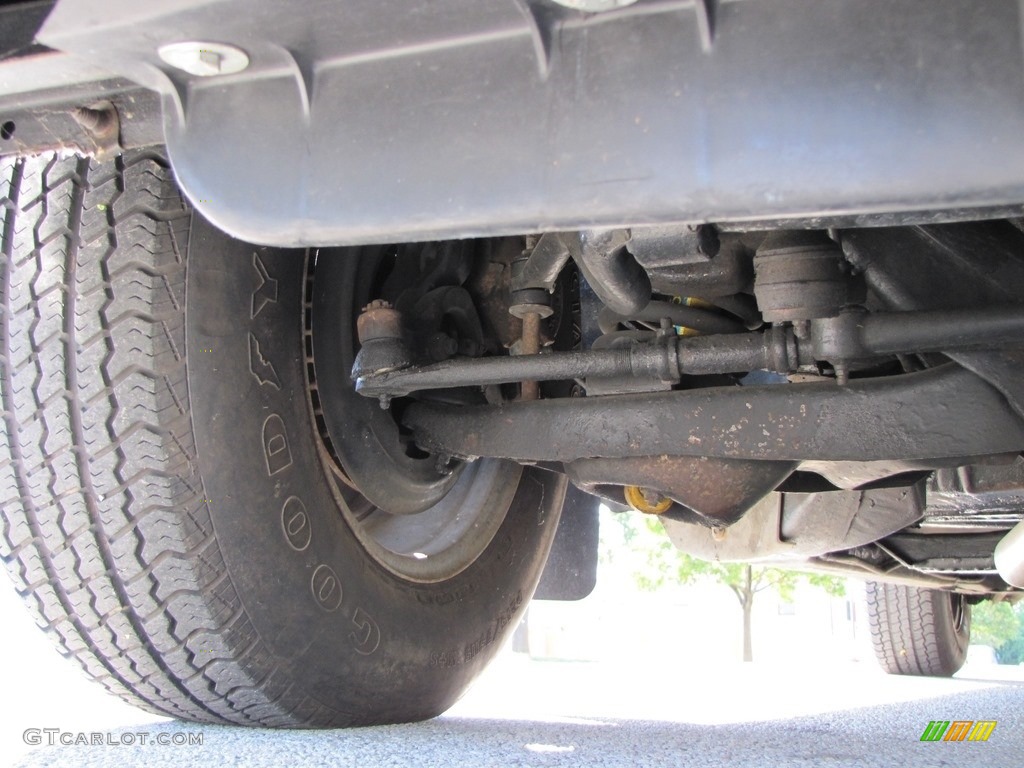 1972 Pontiac Grand Prix Hardtop Coupe Undercarriage Photo #138540015