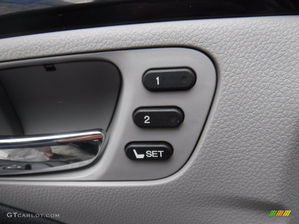 2016 Honda Pilot Touring AWD Gray Door Panel Photo #138541056