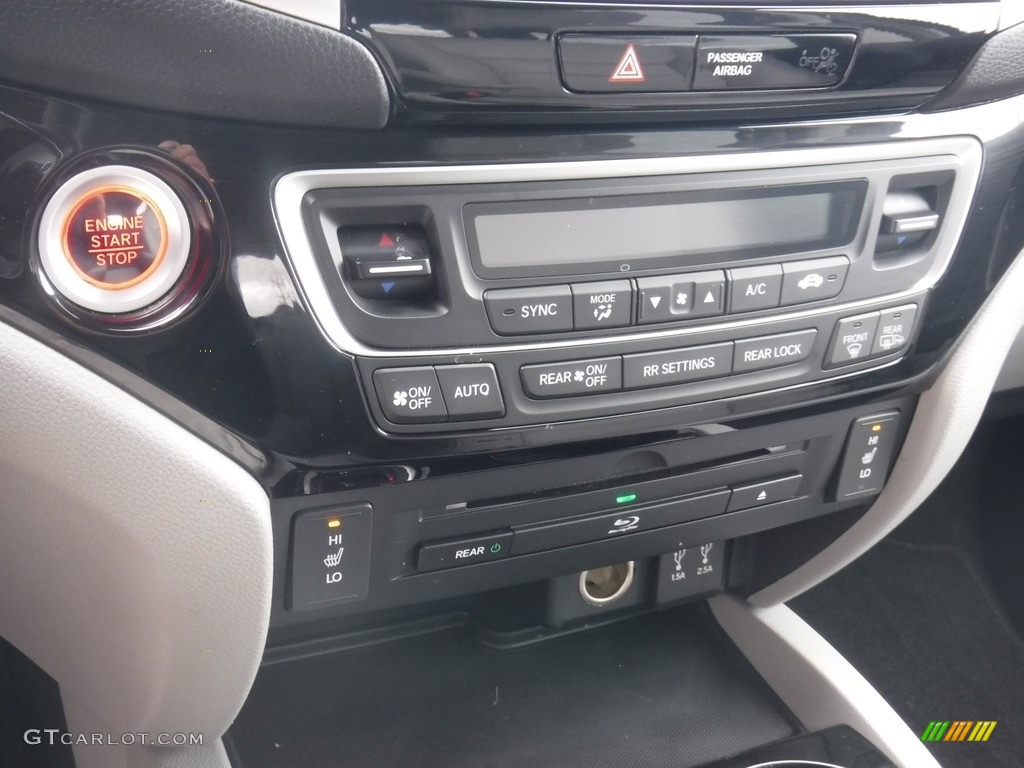 2016 Honda Pilot Touring AWD Controls Photo #138541158