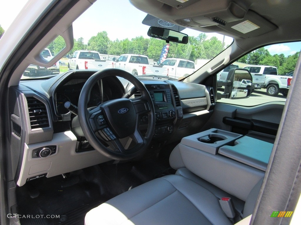 Medium Earth Gray Interior 2017 Ford F250 Super Duty XL Crew Cab Chassis Photo #138543735