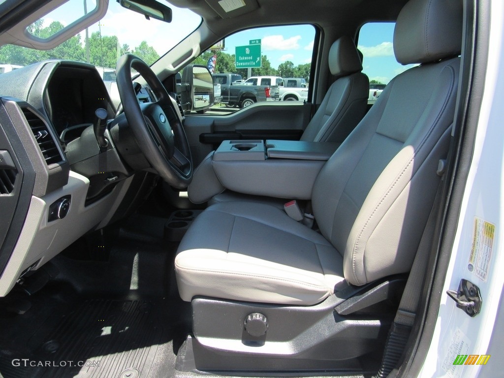 2017 F250 Super Duty XL Crew Cab Chassis - Oxford White / Medium Earth Gray photo #26