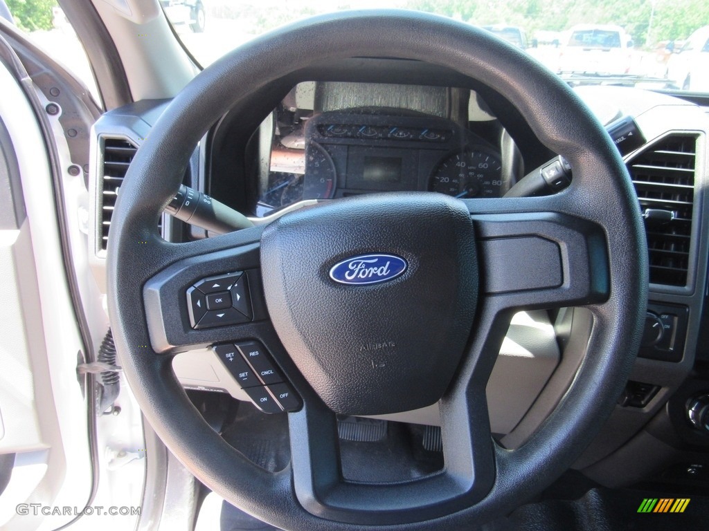 2017 Ford F250 Super Duty XL Crew Cab Chassis Medium Earth Gray Steering Wheel Photo #138543837